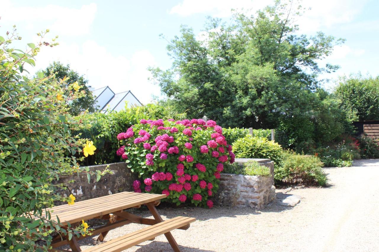 Sue'S Cottages Pleuven Exterior foto