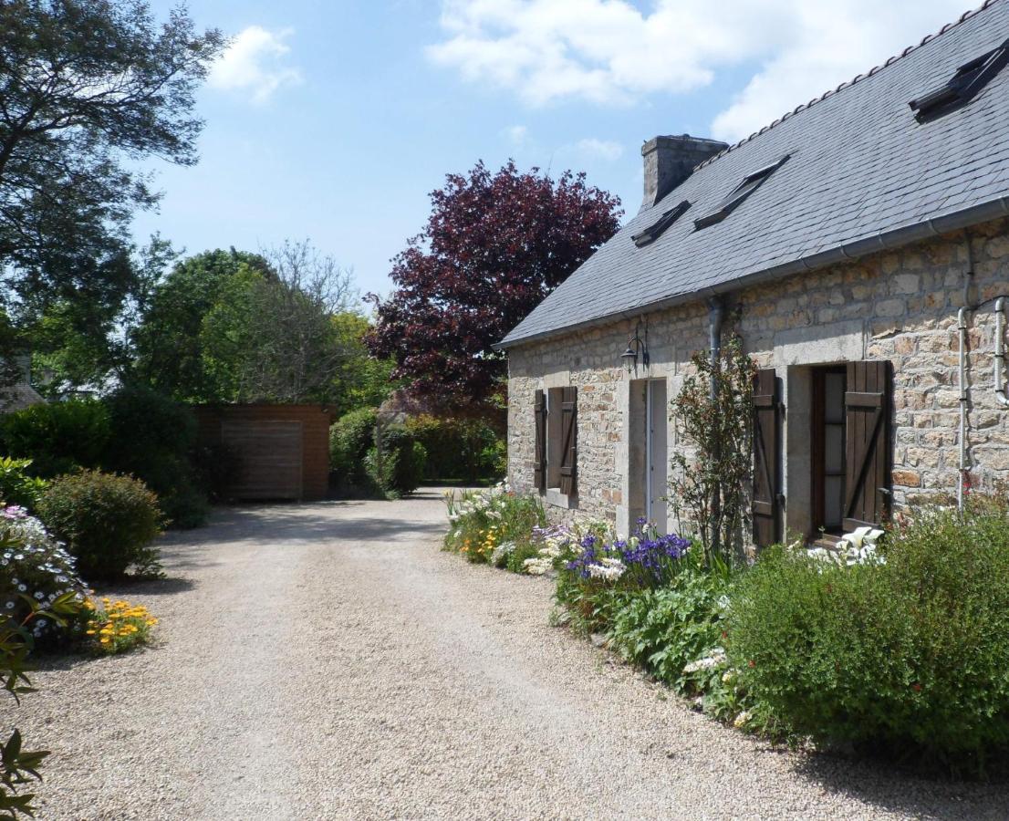 Sue'S Cottages Pleuven Exterior foto